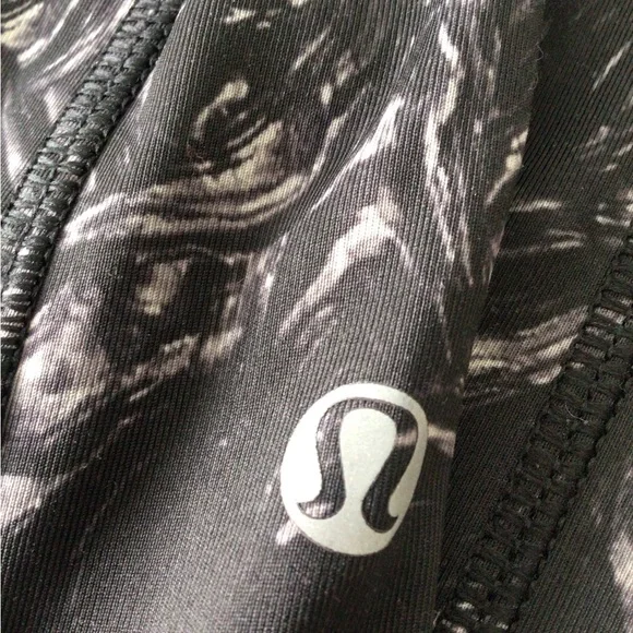 Lululemon Speed Tight Full Black White Pattern Leggings 2 - Picture 5 of 5